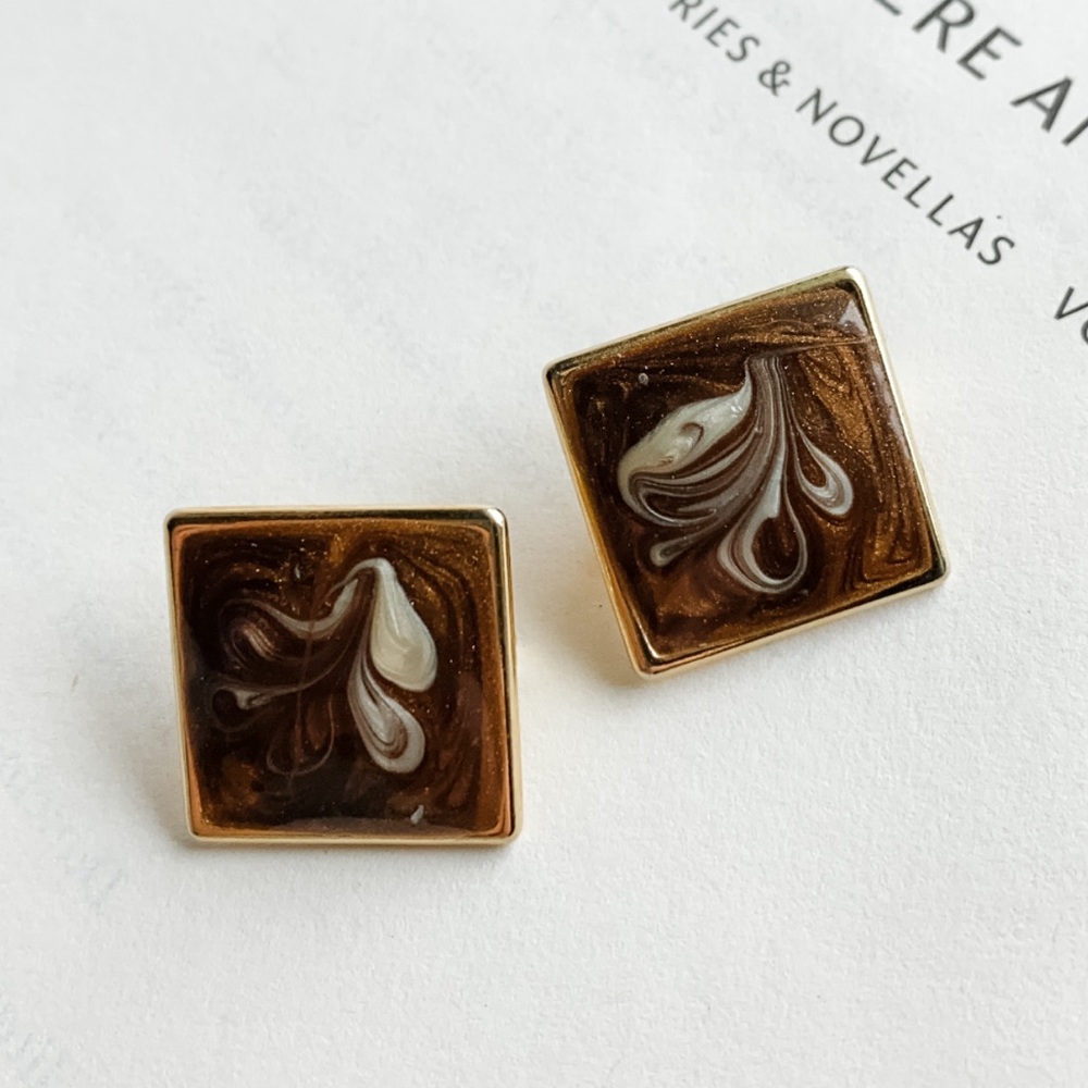 Vintage Brown Cabochon Glass Clip Earrings - Picture 3 of 8